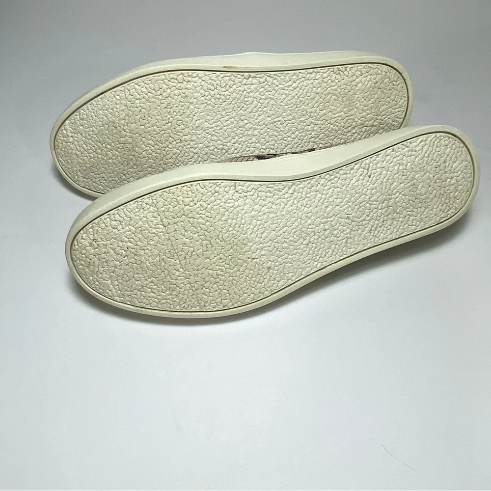 𝅺OLD Navy Women's Slip On Loafer sneakers Size 6